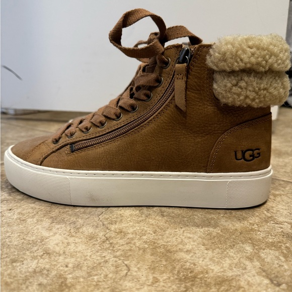 Ugg Shoes - Picture 4 of 4